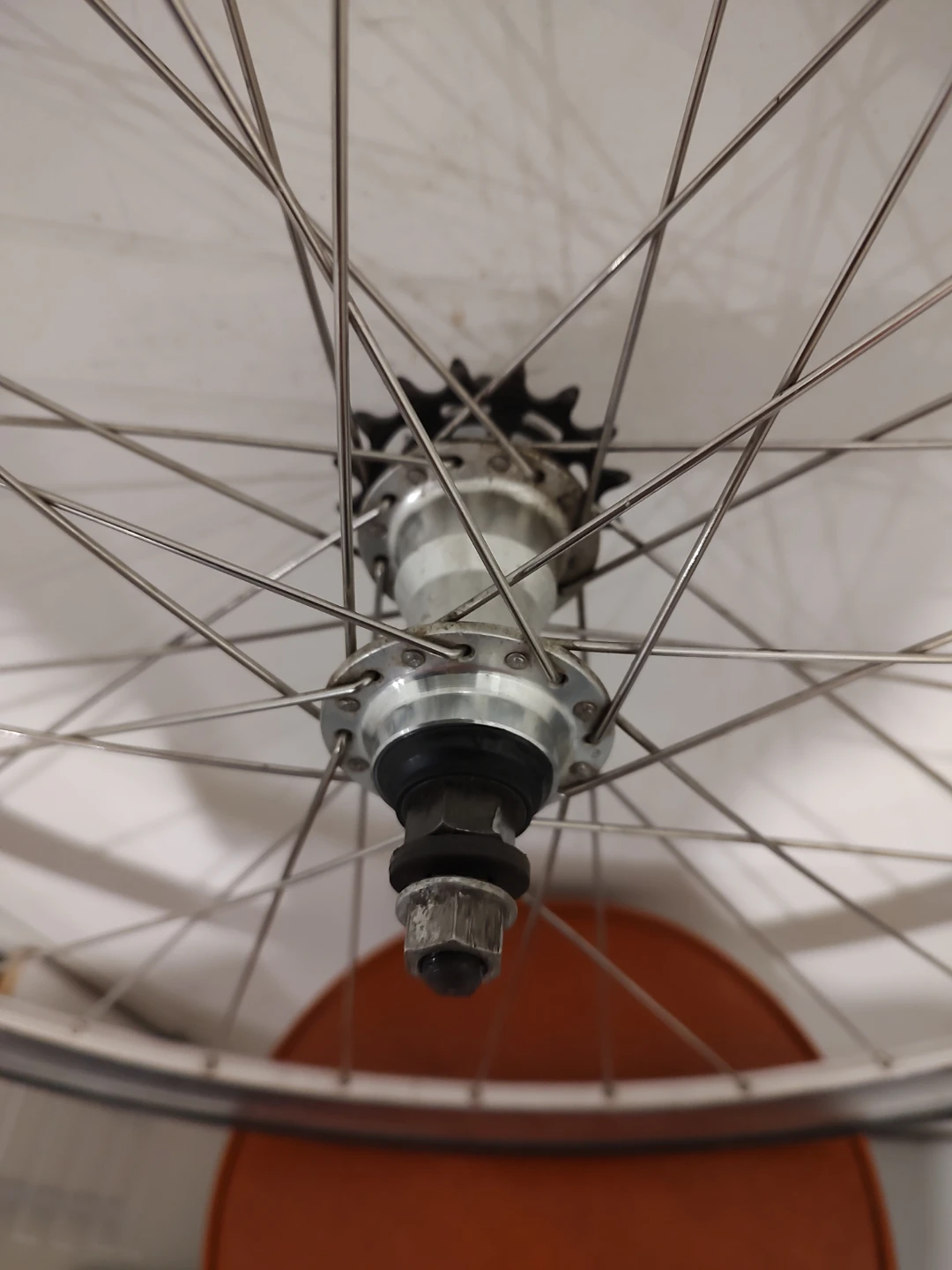 For sale 700C single speed rear wheel with tube and tire - photo 3