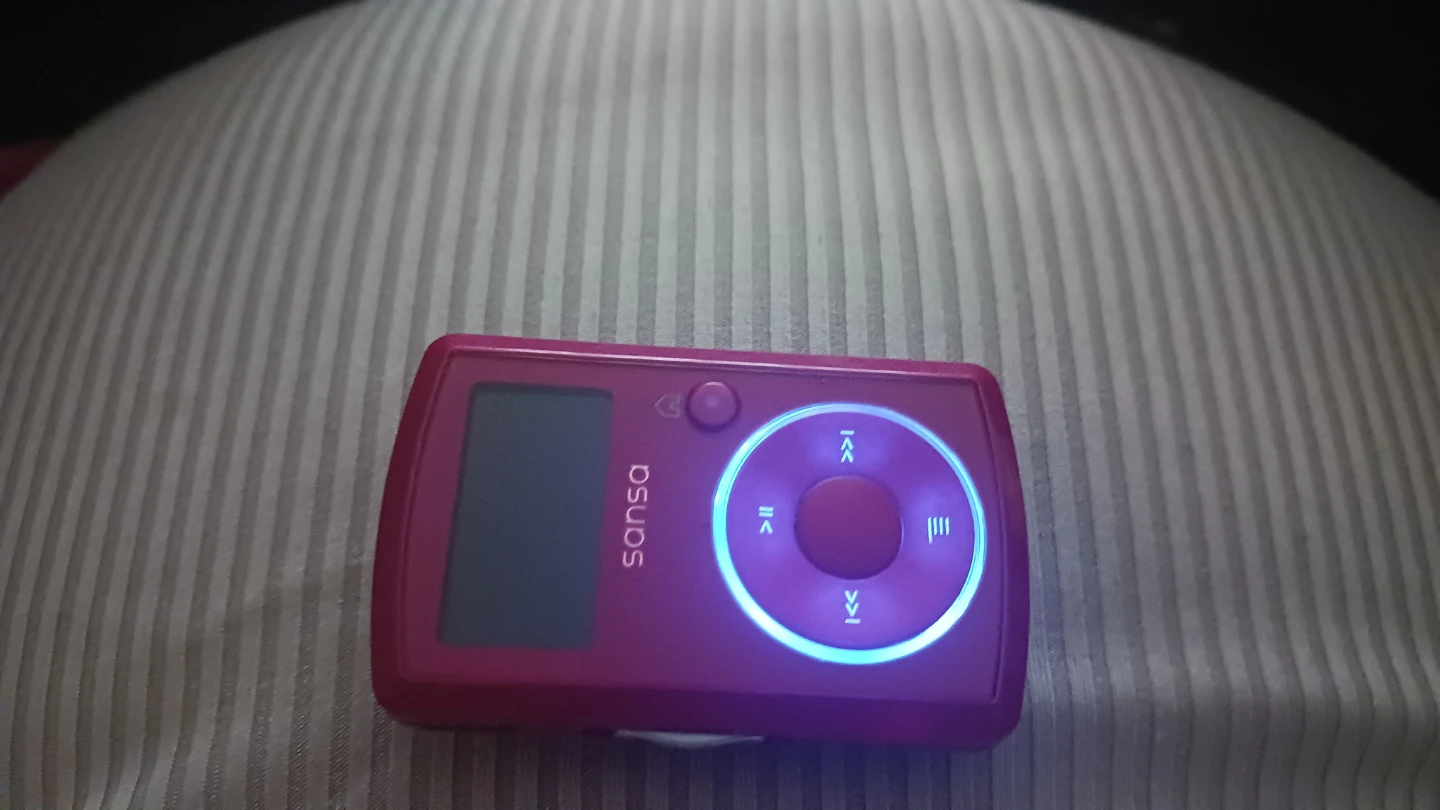 SanDisk Sansa Fuze MP3 Player - Pink
