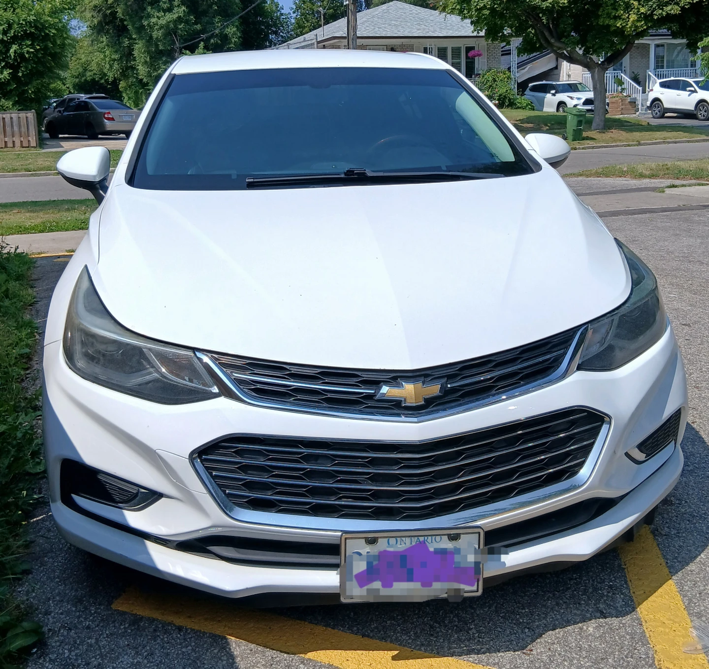 White Chevrolet Cruze Premier Sedan