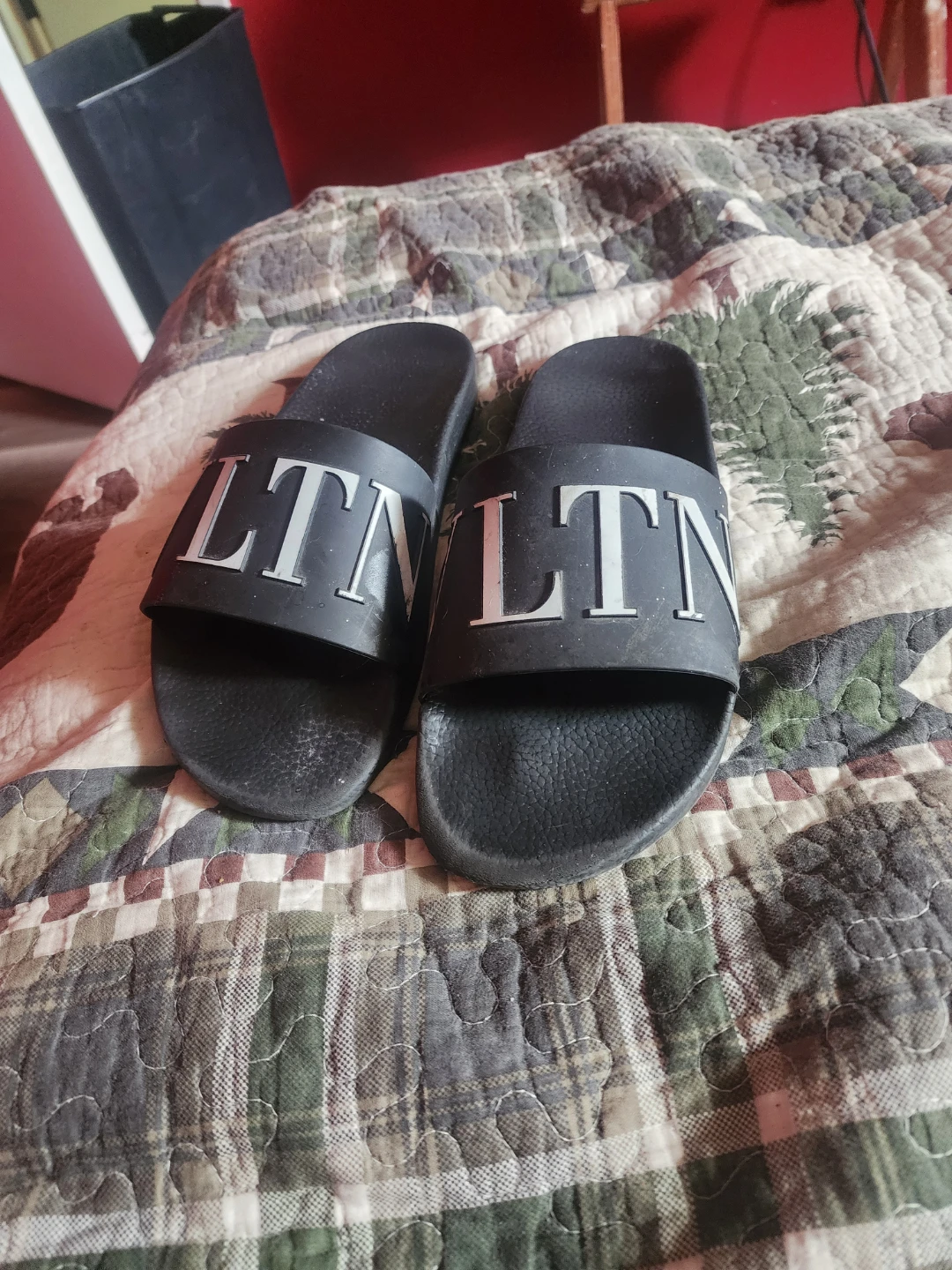 Black LTN Slides