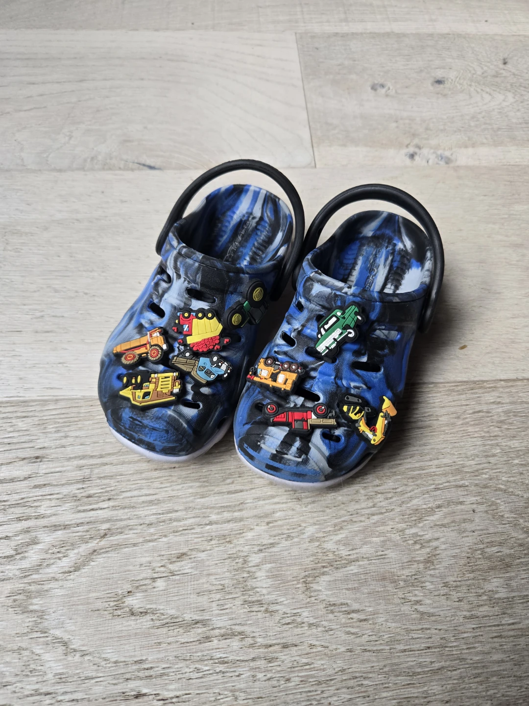 Kids Skechers Light Up Clogs with Truck Shoe Charms - Size C10
