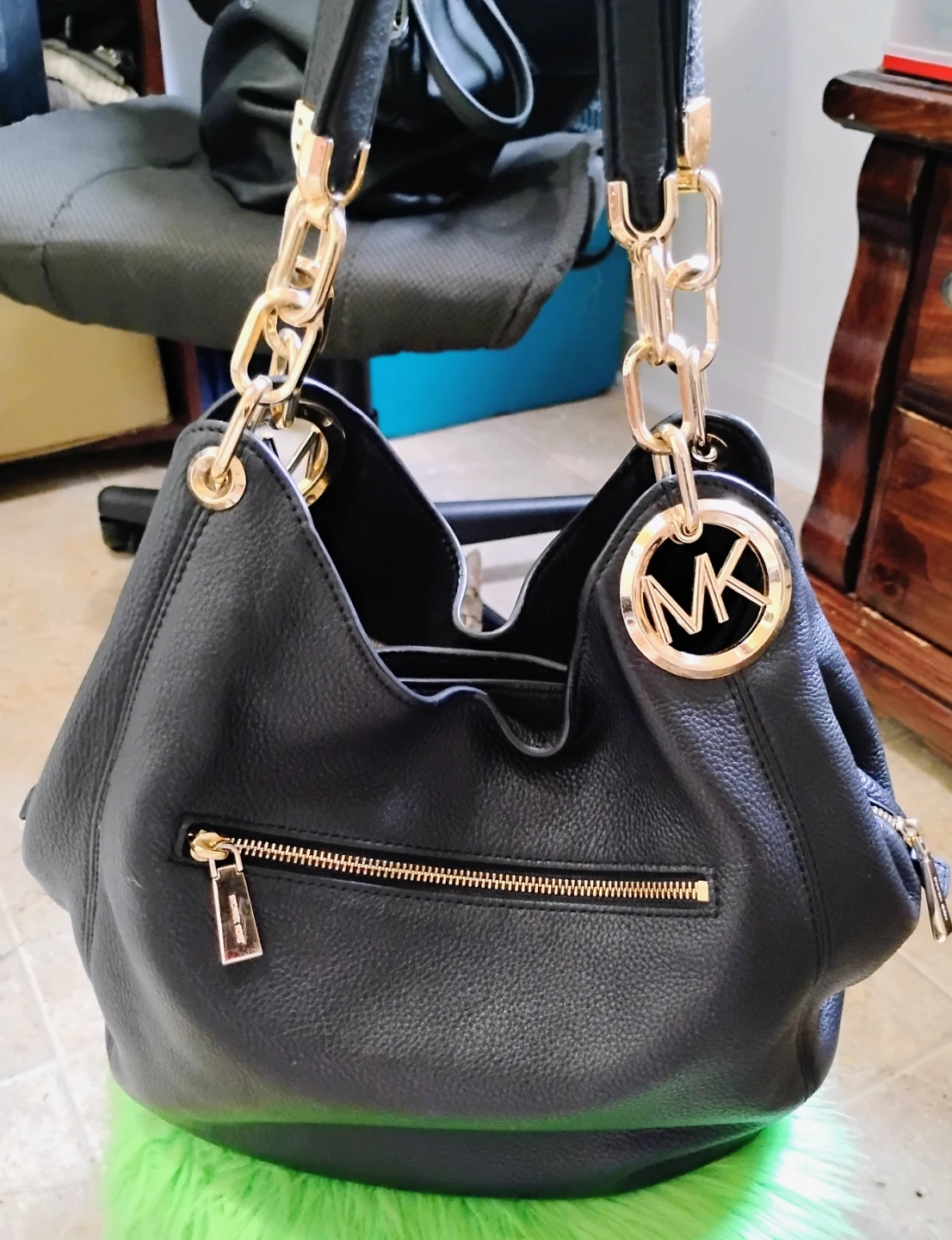 Michael Kors Authentic  Black Leather Shoulder Bag $200 - photo 2