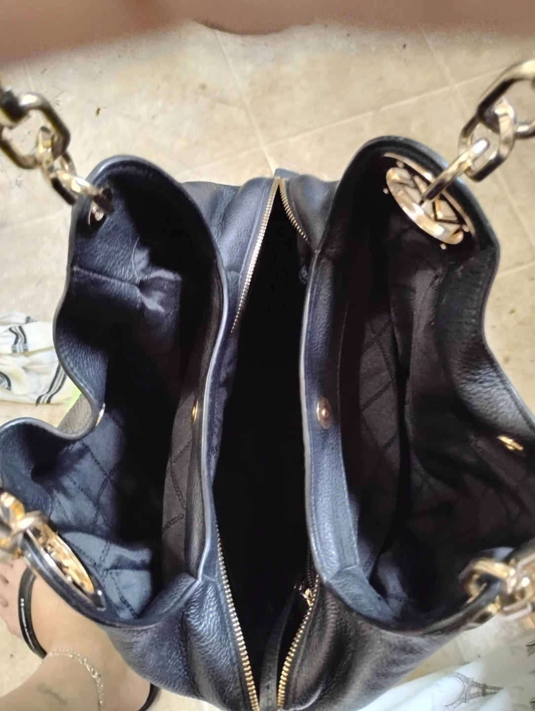 Michael Kors Authentic  Black Leather Shoulder Bag $200 - photo 4