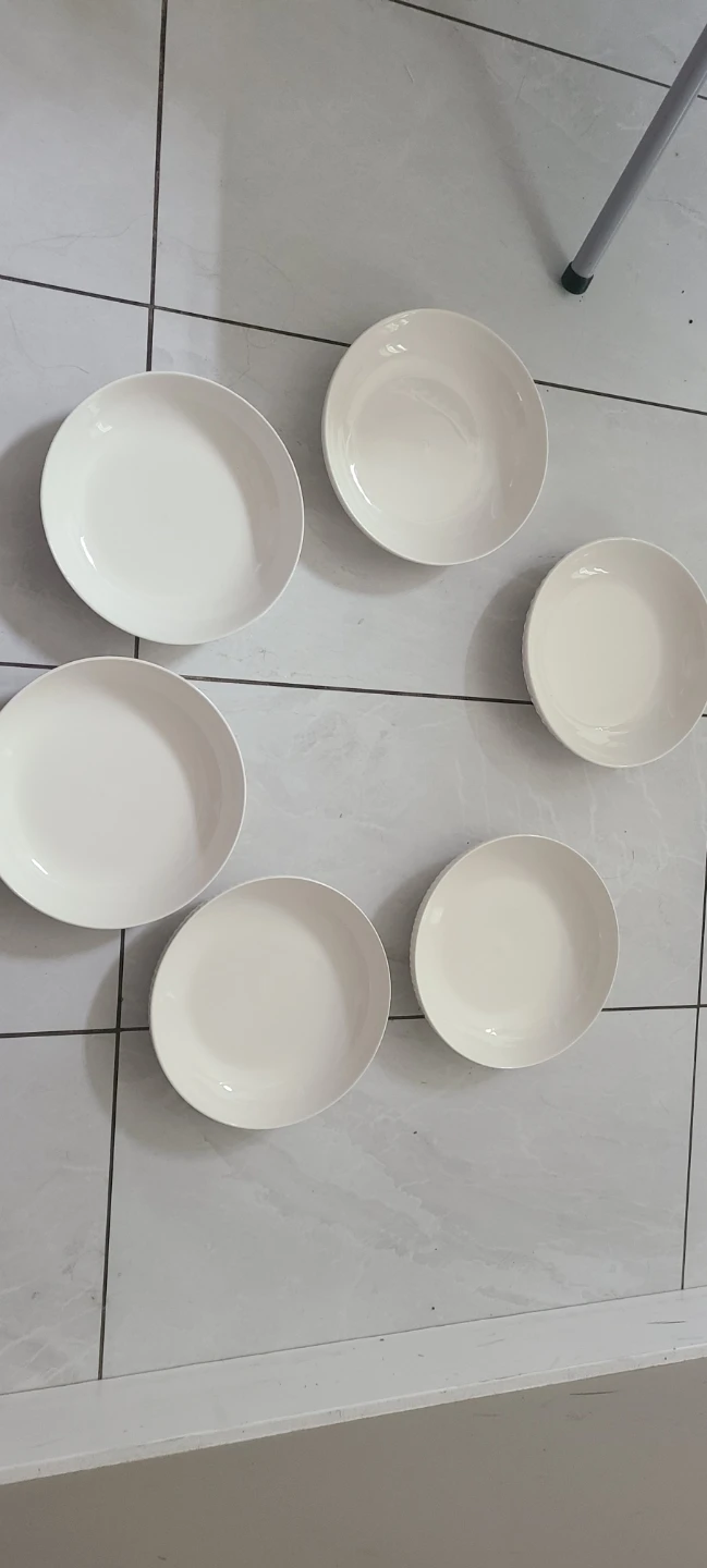 Porcelain dinner bowls