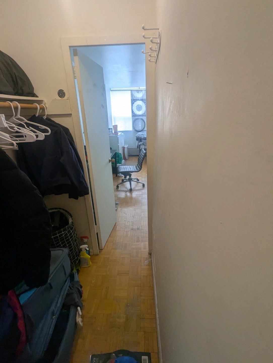 Private apartment room for rent, north York, august 1 - photo 3