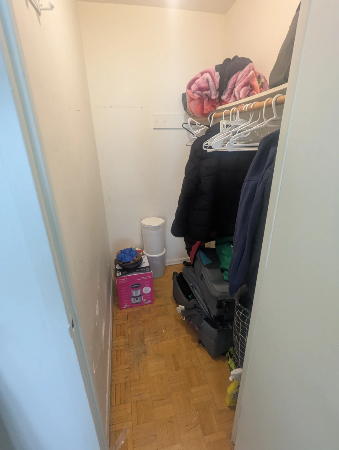 Private apartment room for rent, north York, august 1 - photo 4