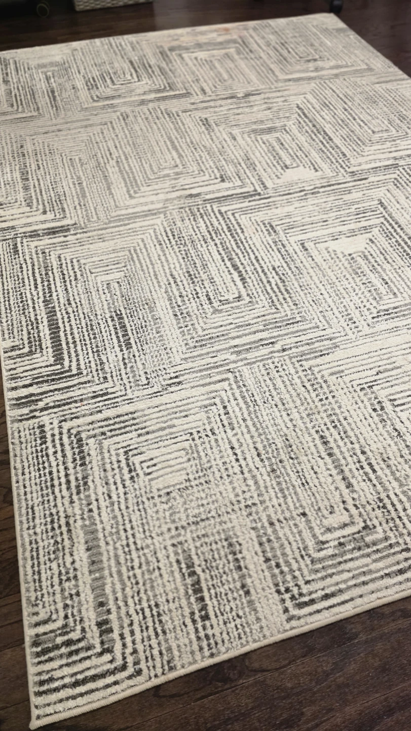 Area Rug with Geometric Pattern - photo 2