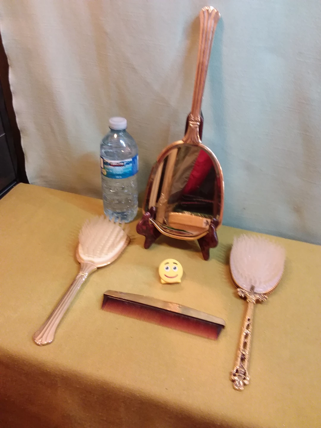 🛀 🧖 ➡️ Vintage Vanity (Set of 4) Mirror, Brushes, Comb 🧖 🤷