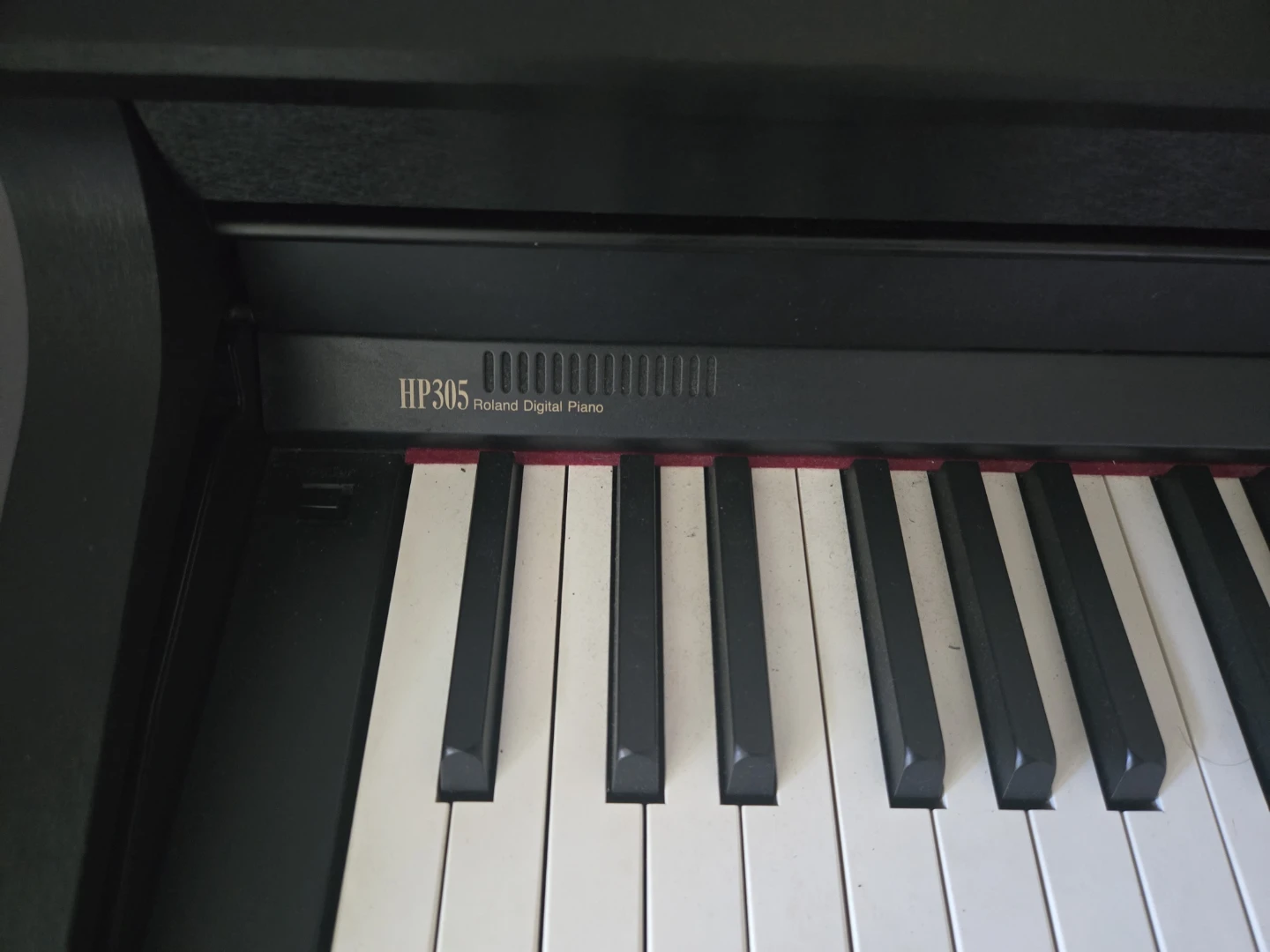 Roland HP305 Digital Piano - photo 2