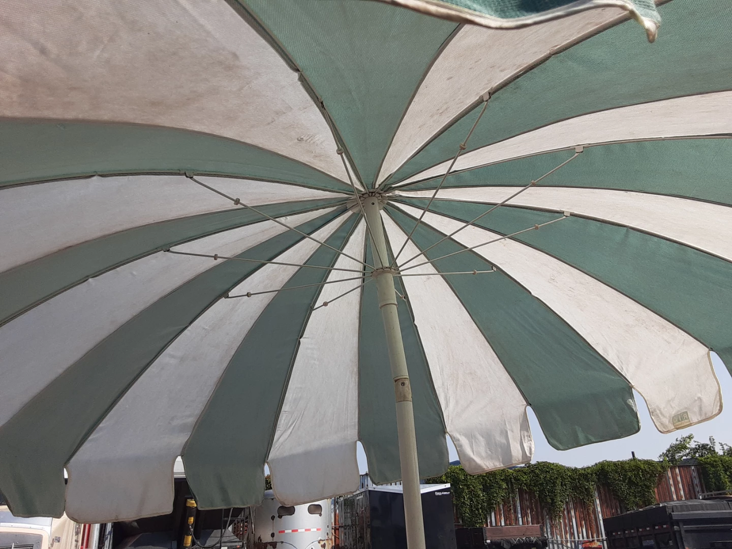 Umbrella base stand and umbrella - photo 3