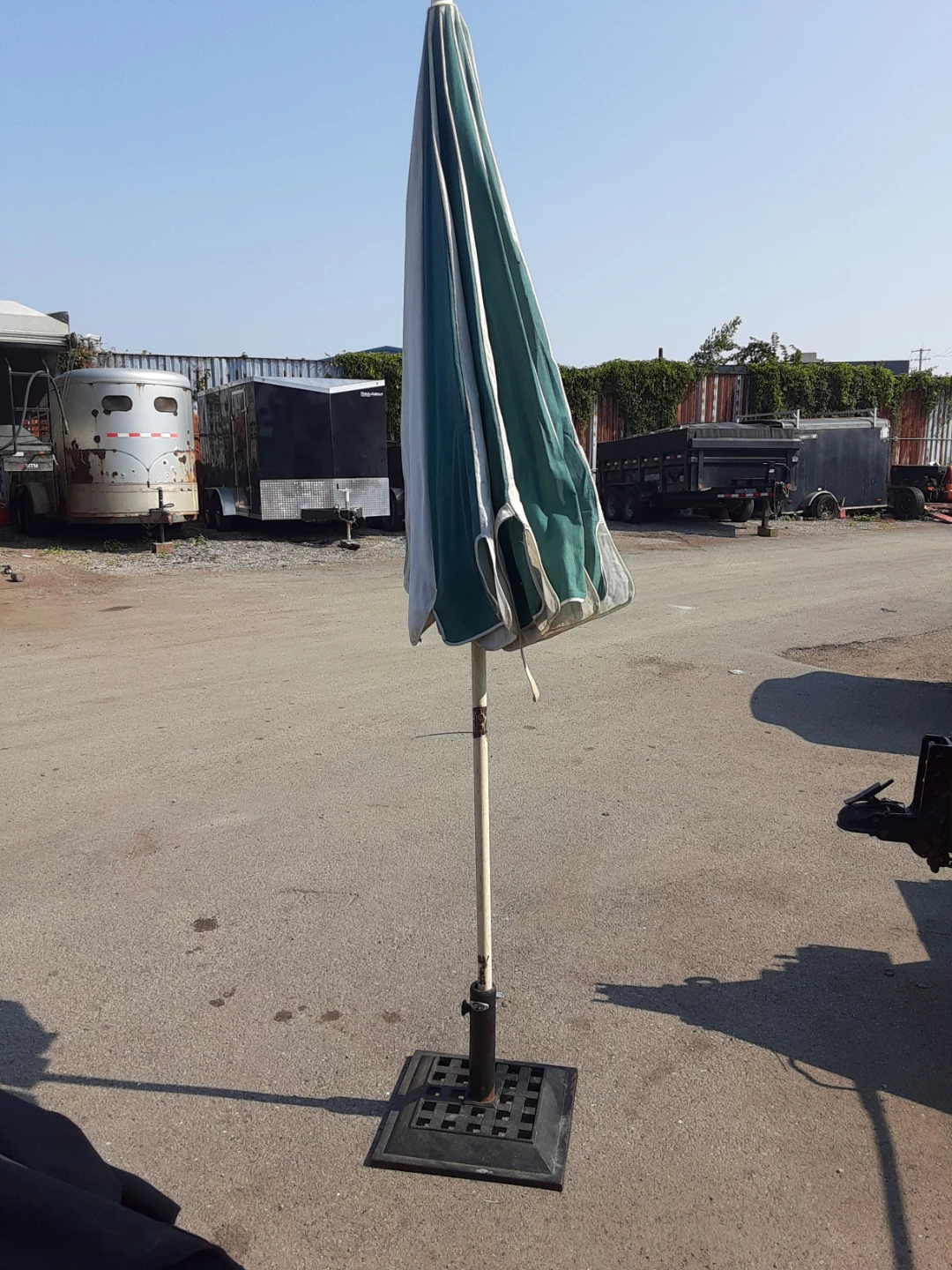 Umbrella base stand and umbrella - photo 4