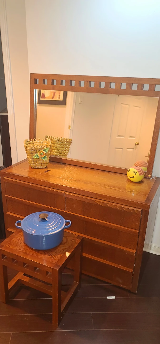 Solid Wood Bedroom Set – Bed, Dresser & Matching Mirror - photo 4