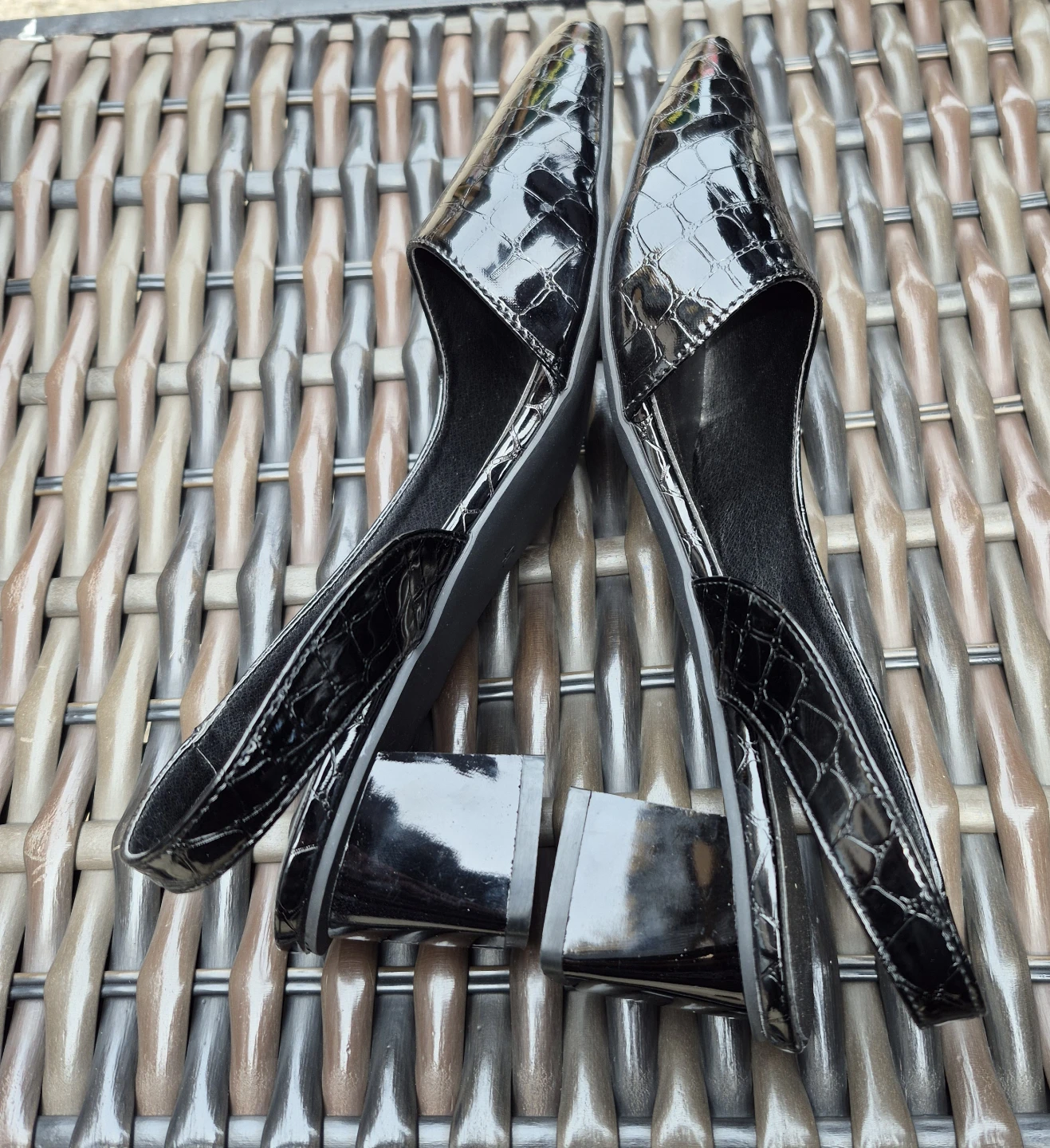 Never worn! Black Croc-Embossed Slingback Heels - photo 2