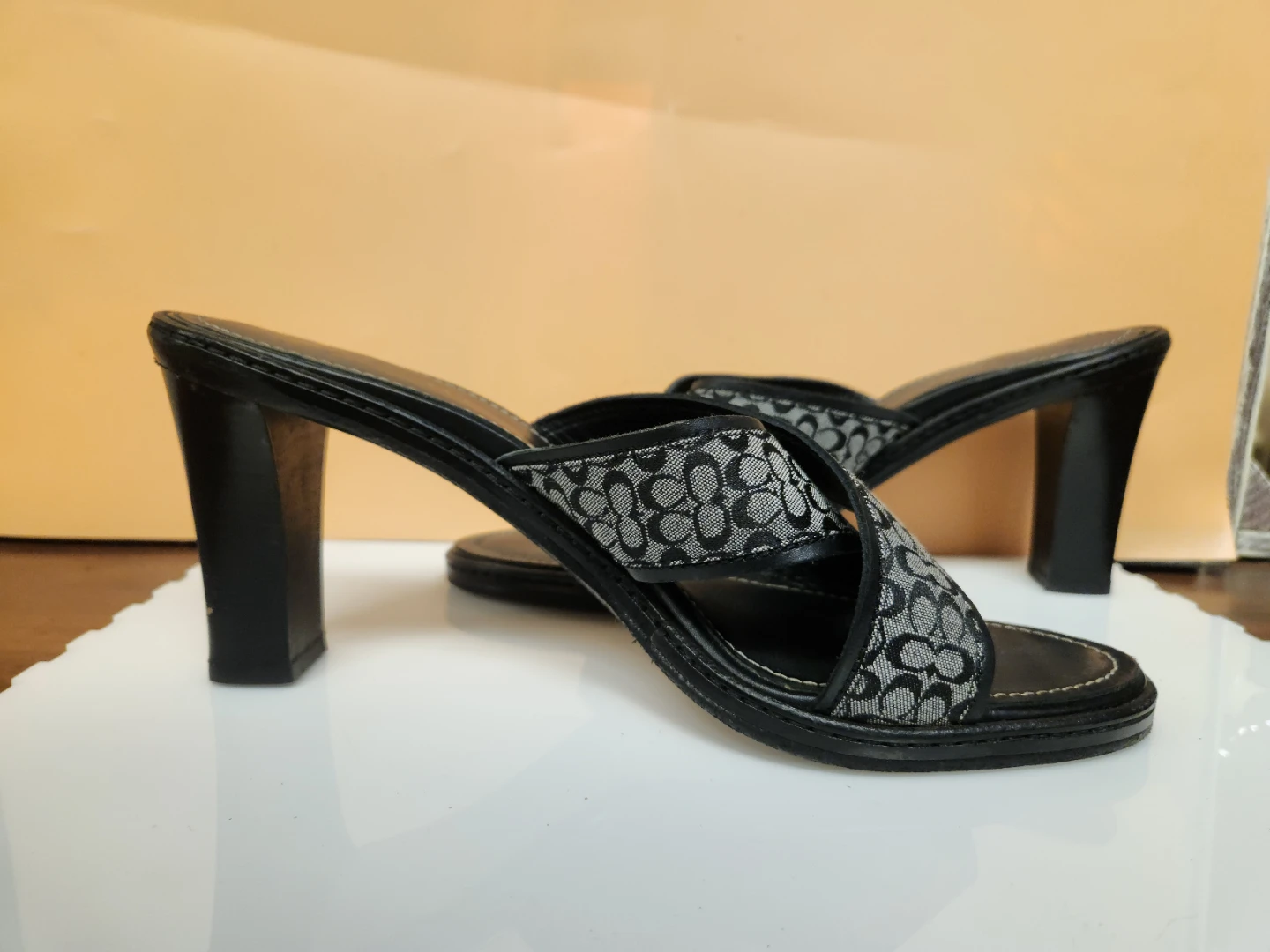 Coach  Heels Size 10B - photo 2