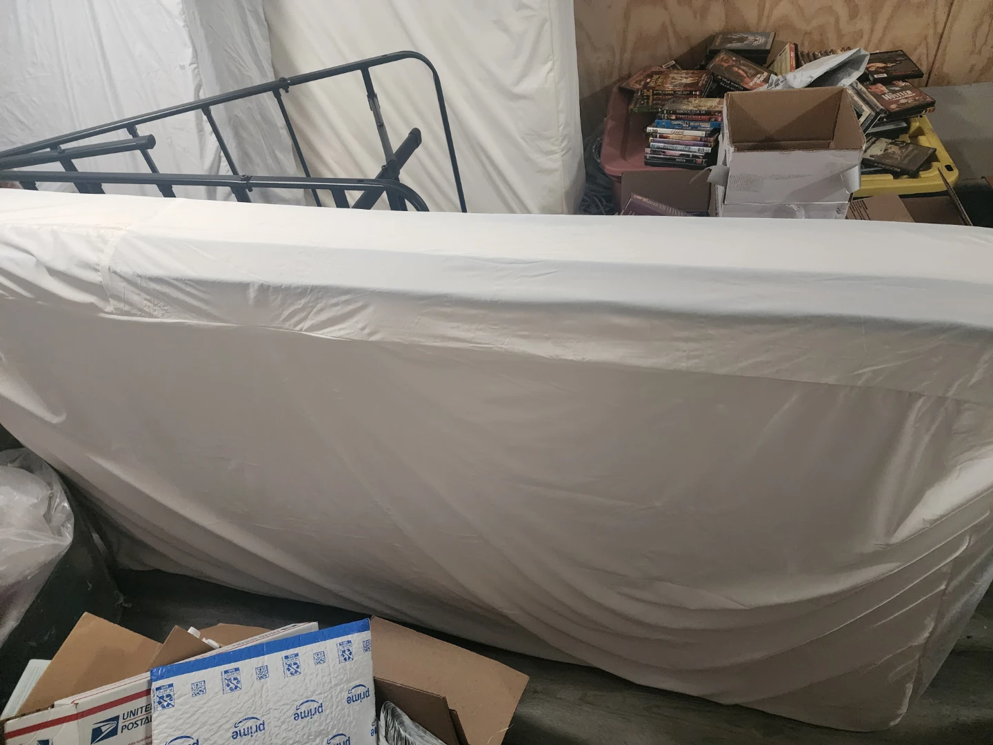 Twin size Metal Bed Frame with mattrass - photo 2