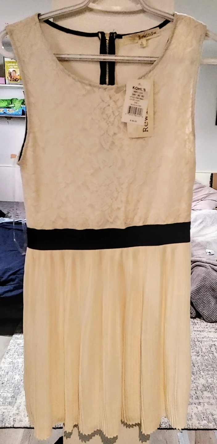 BRAND NEW Stunning dresses!   Size LG.