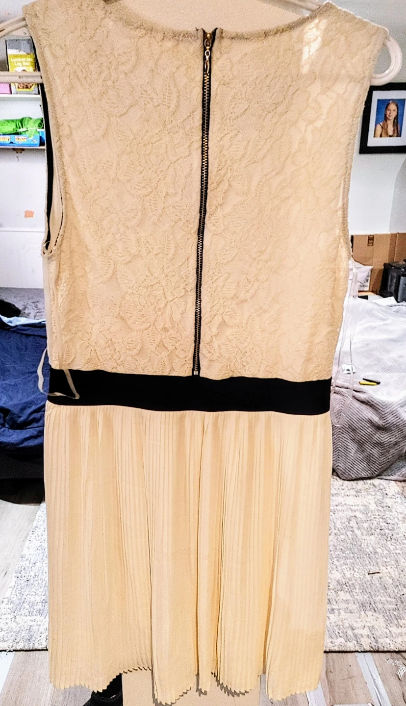 BRAND NEW Stunning dresses!   Size LG. - photo 2