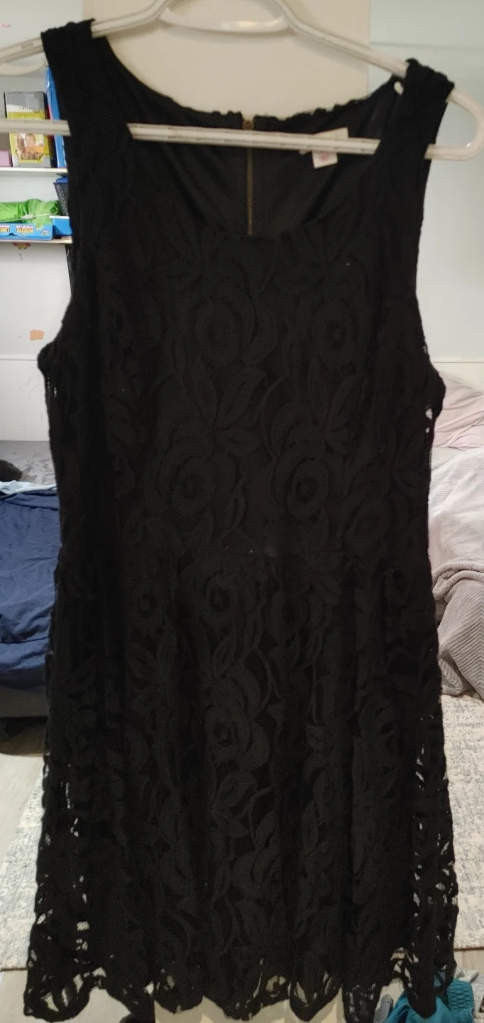 BRAND NEW Stunning dresses!   Size LG. - photo 5