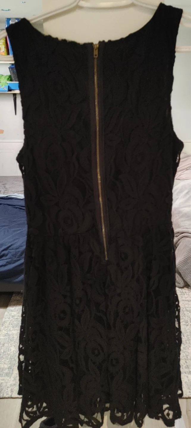 BRAND NEW Stunning dresses!   Size LG. - photo 2