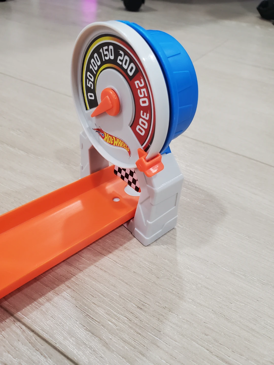 Hot Wheels Track Builder Rev 'n Launch Challenge Playset - photo 5