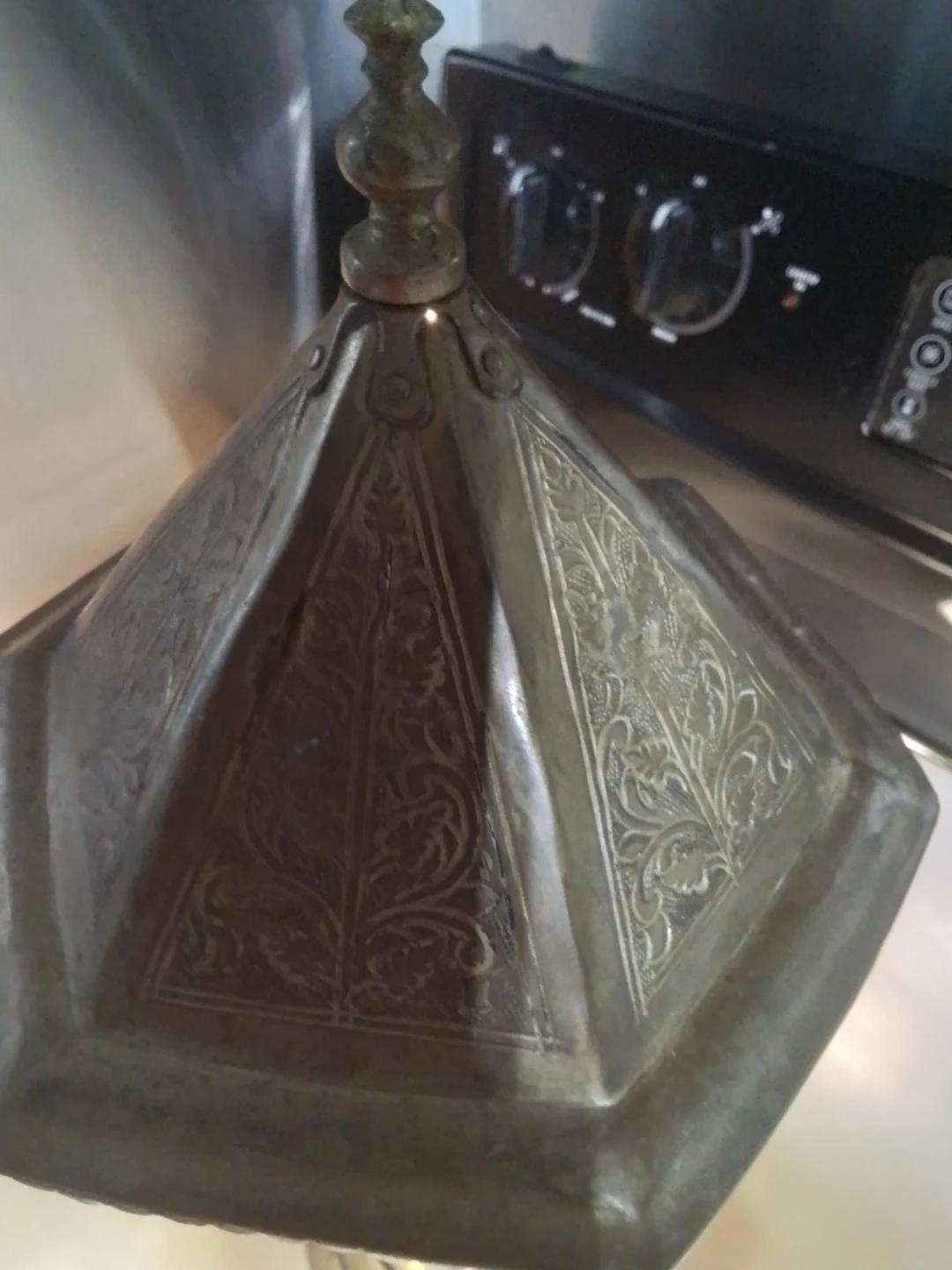 Vintage Moroccan Pierced Brass Pagoda Table Lamp - photo 4