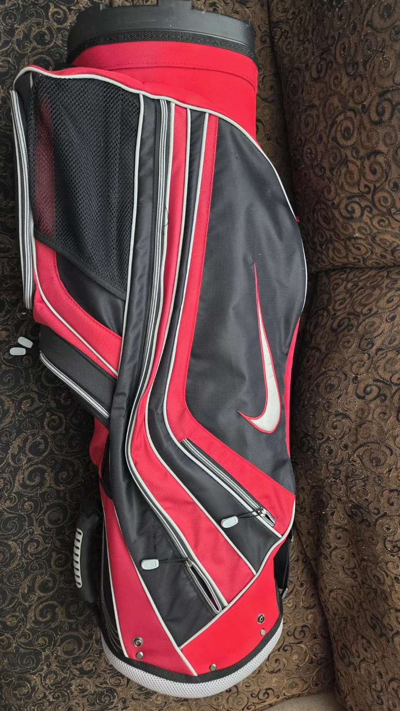 Nike 14-way cart golf bag in black and red and 2 golf clubs - photo 2