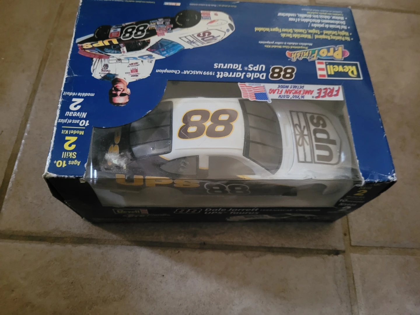 Revell 1999 NASCAR Champion Dale Jarrett UPS #88 Model Kit