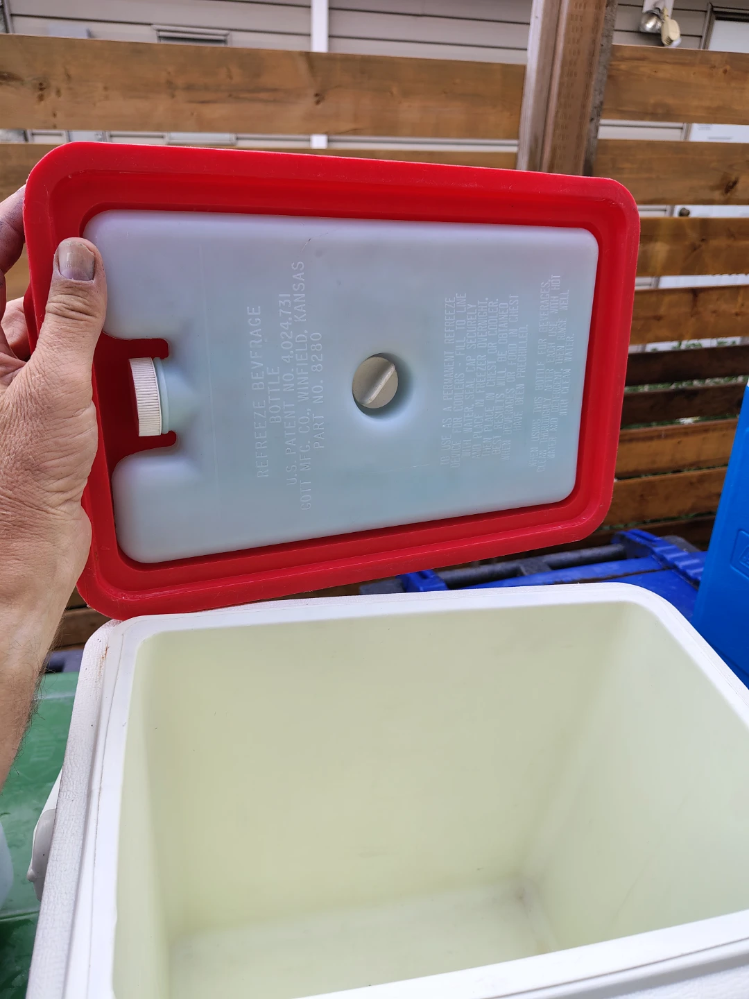 Rubbermaid Vintage 18qt Picnic Cooler with Ice Pack - photo 2