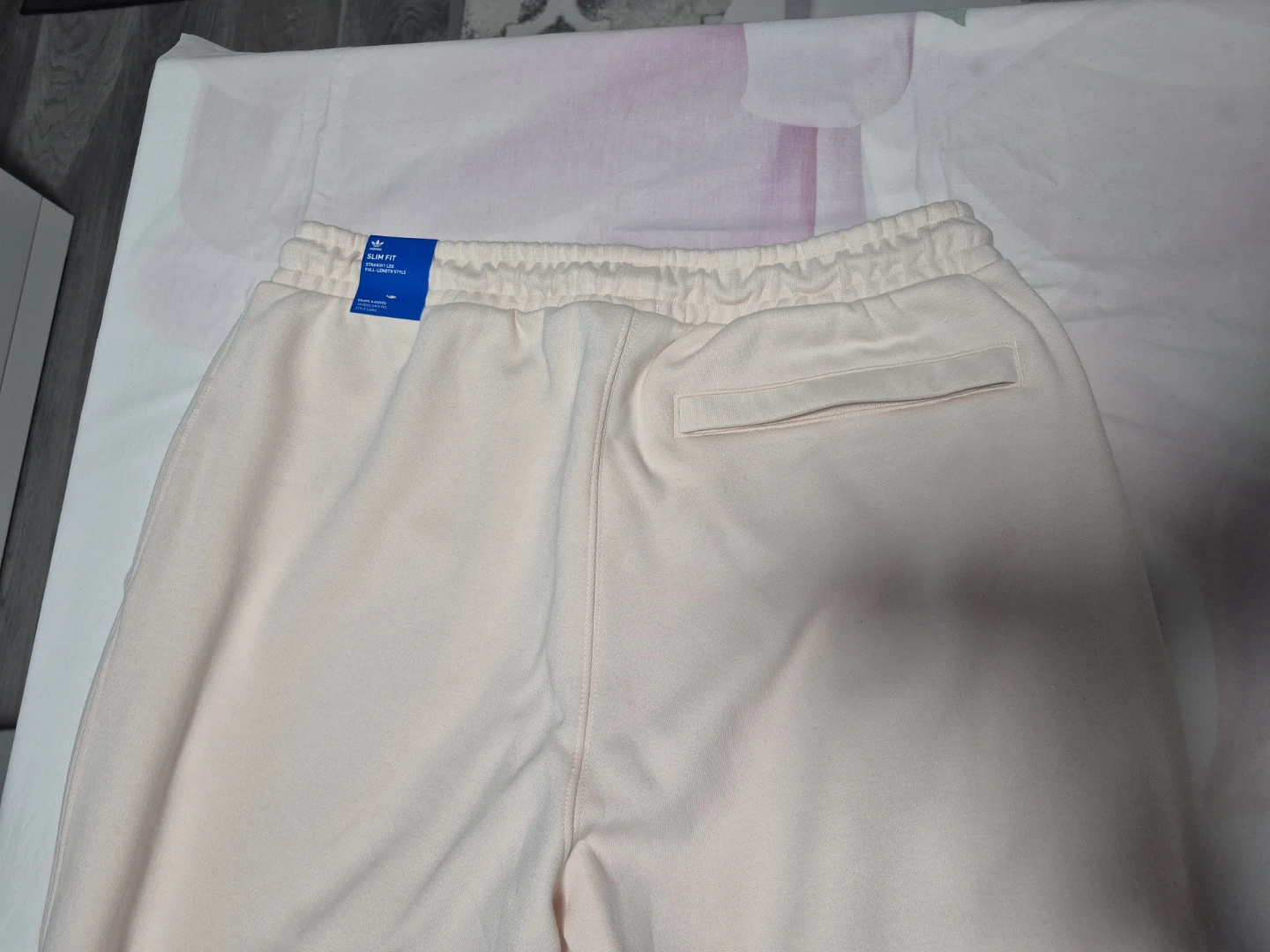 BNWT Adidas Sweatpants - Size M - Cream - photo 4