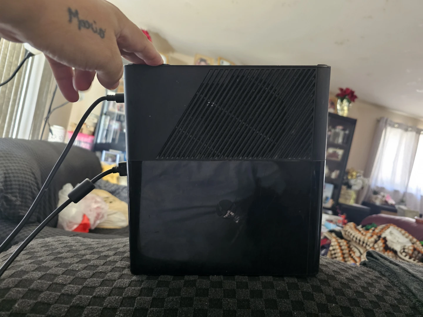 Xbox 360 Slim 500 GB Hard Drive and controller - photo 2