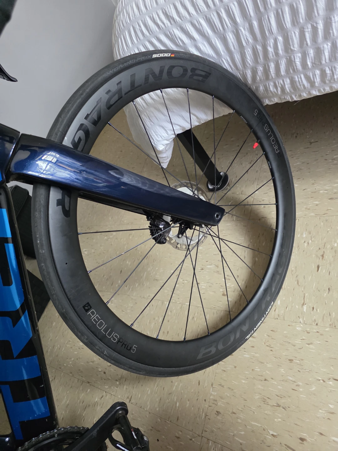 Trek Madone SLR 7 Disc Road Bike - photo 3