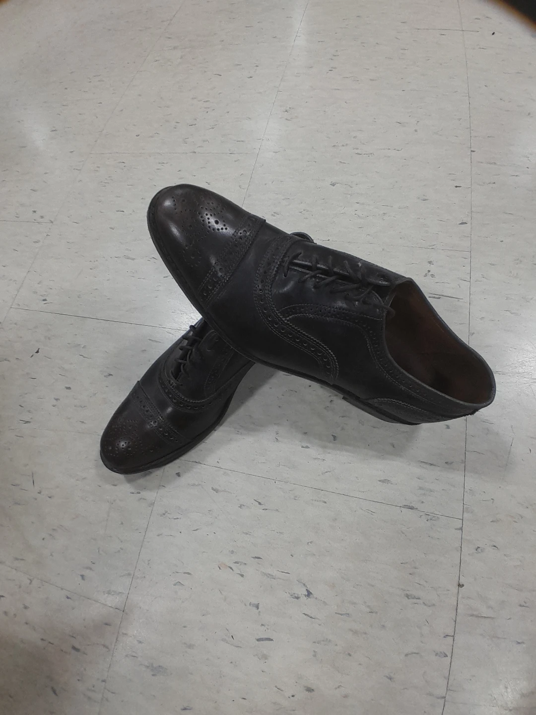 Allen Edmonds Men's Wingtip Oxford Dress Shoes Men's Size 11 - photo 2