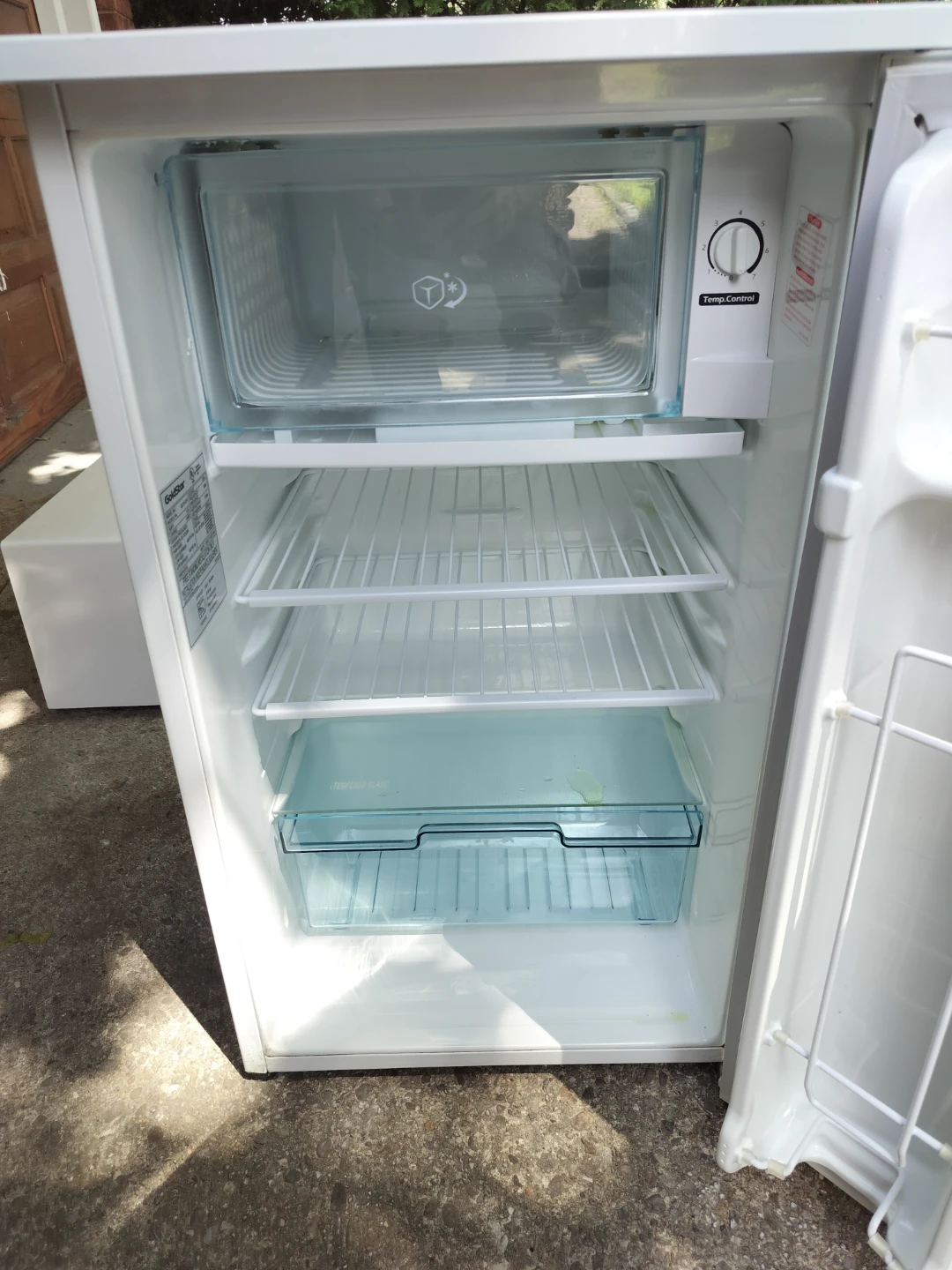 GoldStar Compact Refrigerator - photo 2