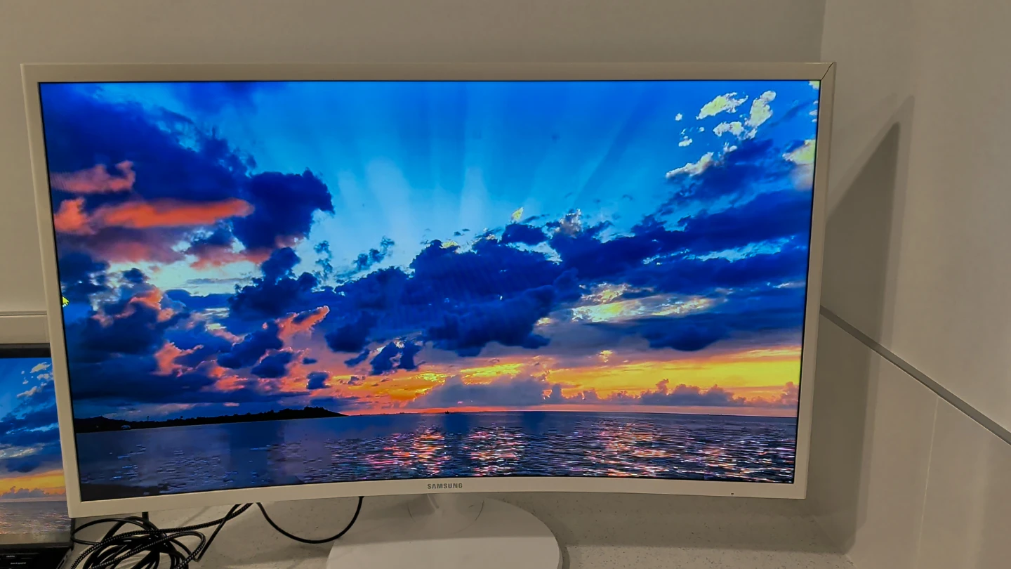 Samsung 32” Curved White Monitor - Working Perfectly - photo 5