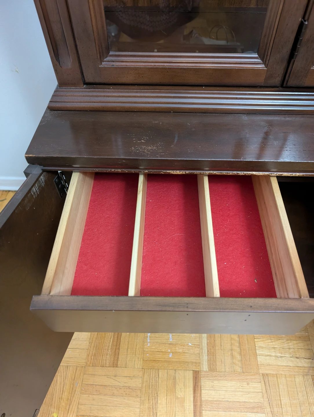 China cabinet - photo 5
