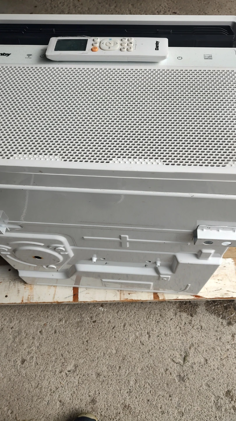 Danby Air Conditioner with Remote - photo 2