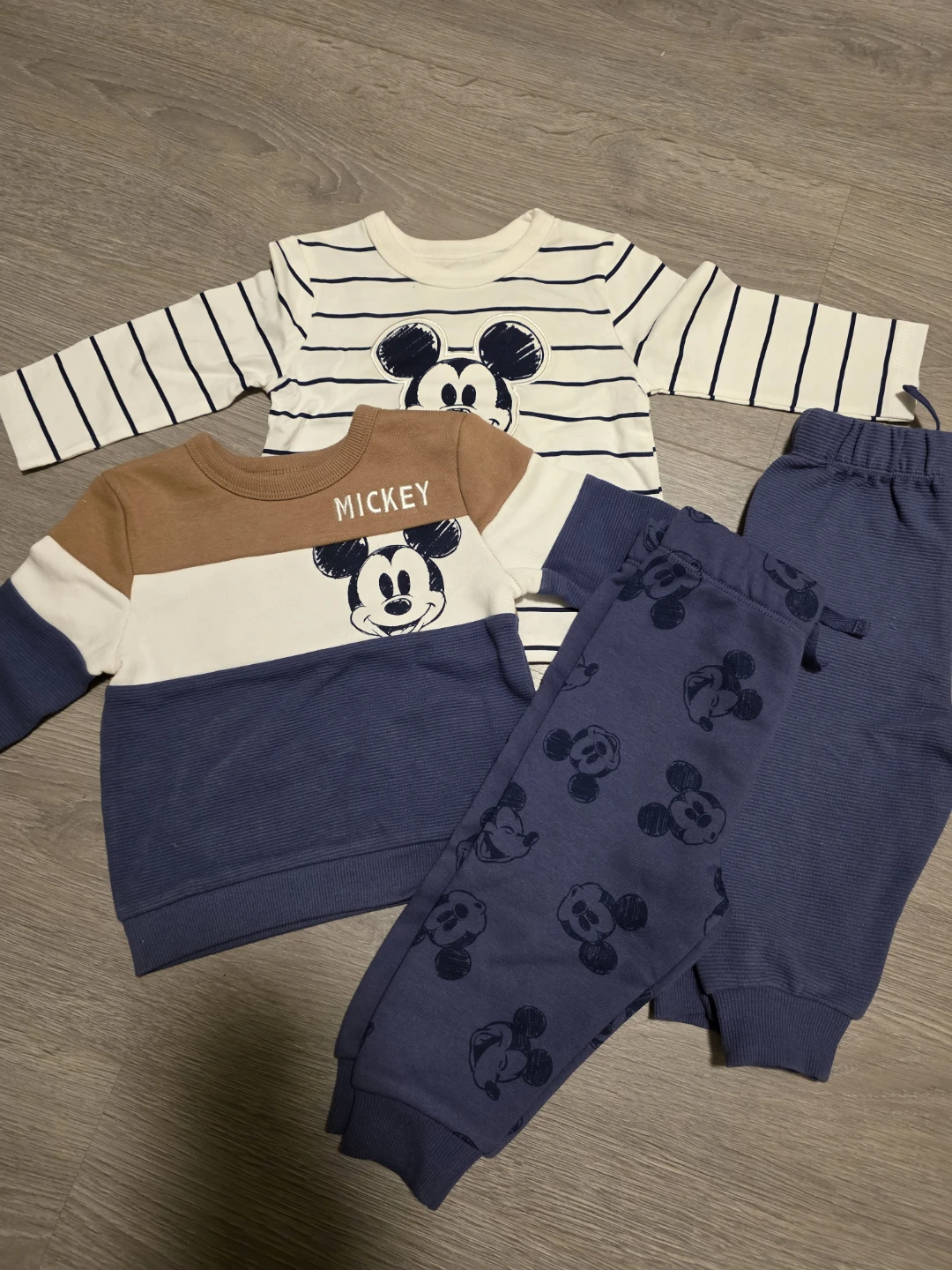 12 month Micky set - NEW - photo 3