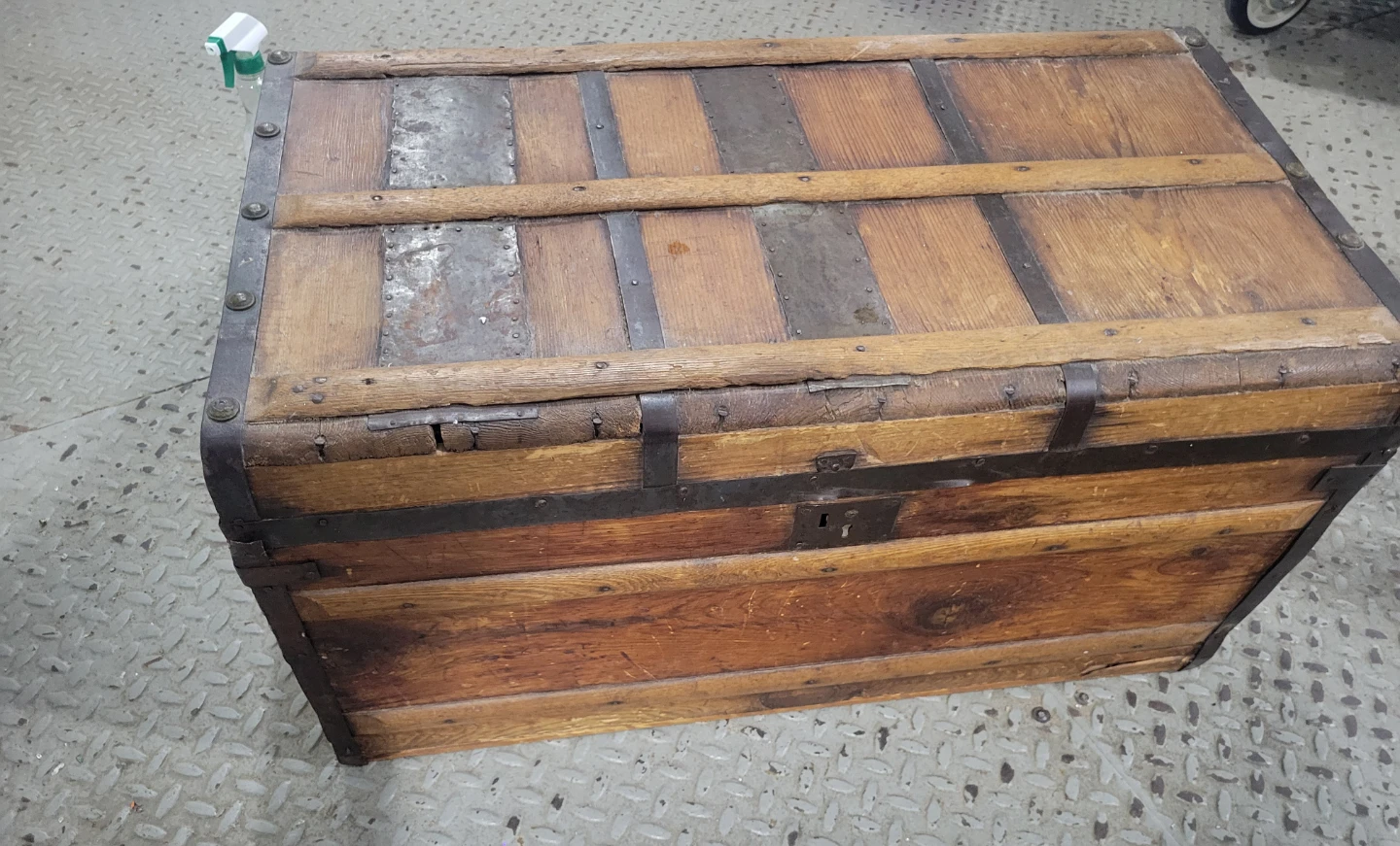 Antique Blanket Chest / Steamer Trunk - photo 3