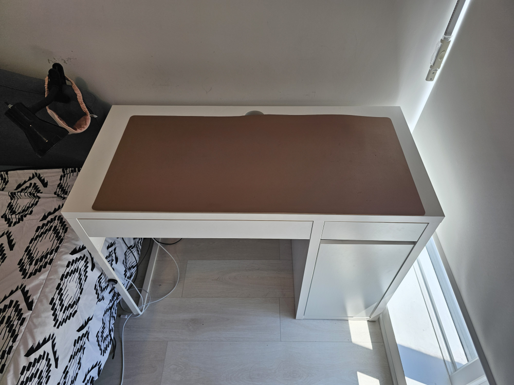 White Desk with Built-in Drawers - photo 3
