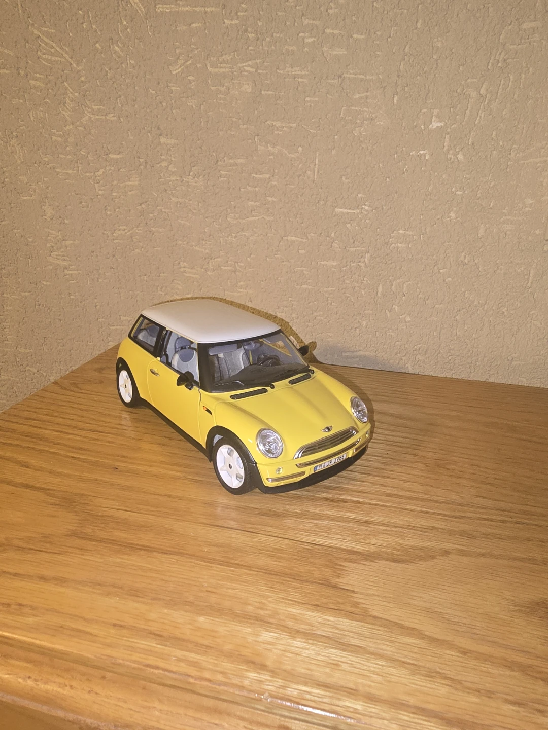 1:18 Yellow Mini Cooper