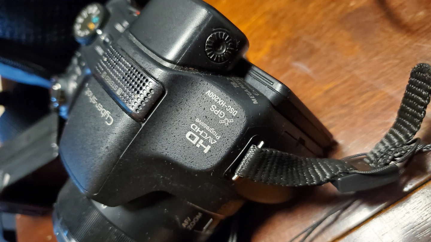 Sony Cyber-shot DSC-HX200V Digital Camera - photo 3