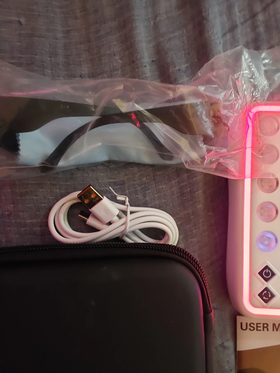 Handheld LED Red Light Therapy Device for Skincare - photo 4