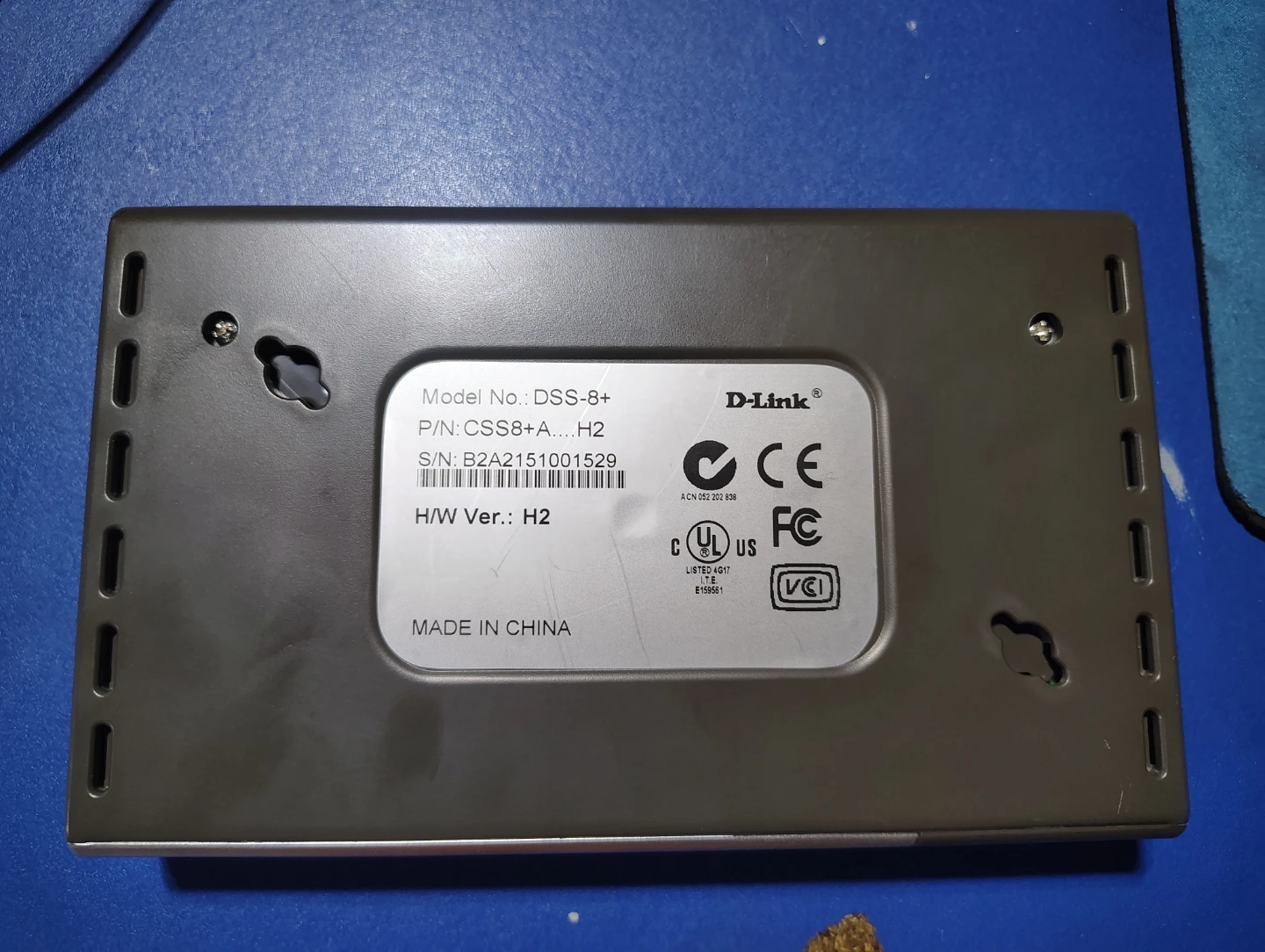 D-Link DSS-8+ 8-Port Fast Ethernet Switch - photo 2