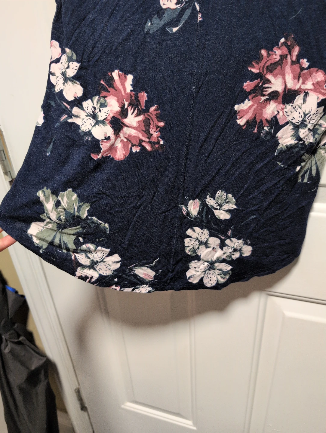 Dynamite Navy Floral V-Neck T-Shirt - photo 5