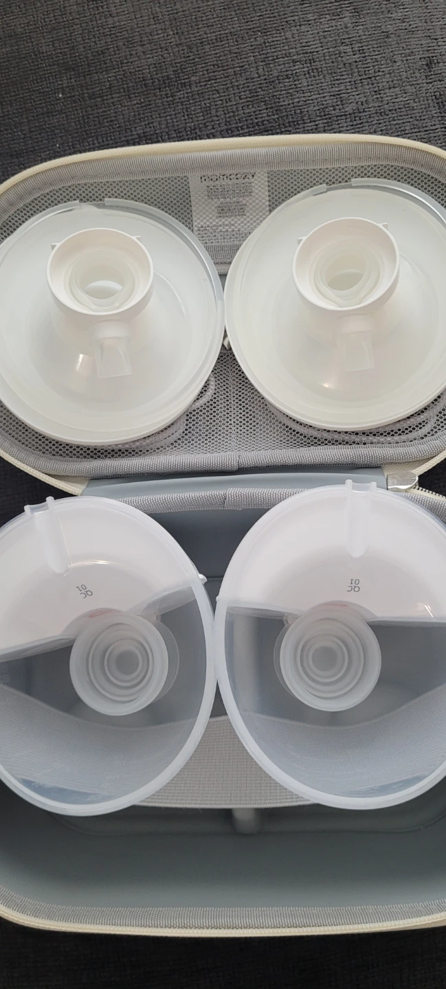 Momcozy double electric breast pump with case - photo 3