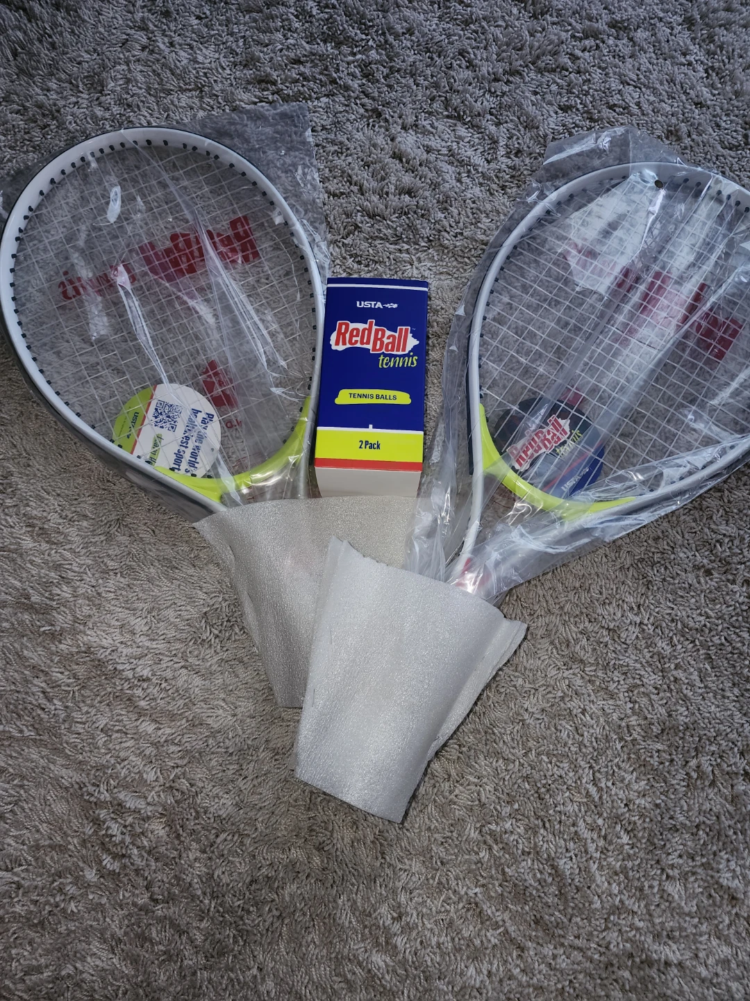 4 Red Ball Tennis Racquets And Balls - photo 2