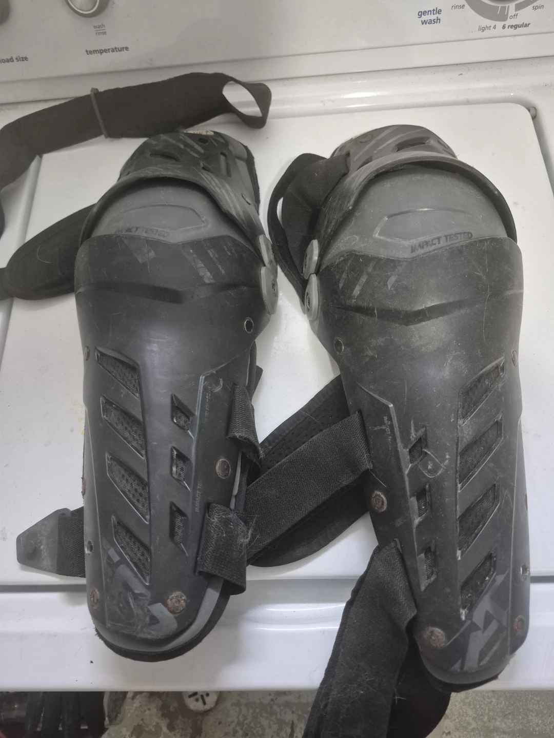Dual Axis Knee Braces