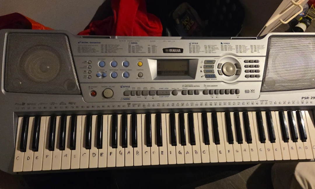 Yamaha PSR-29 Electronic Keyboard