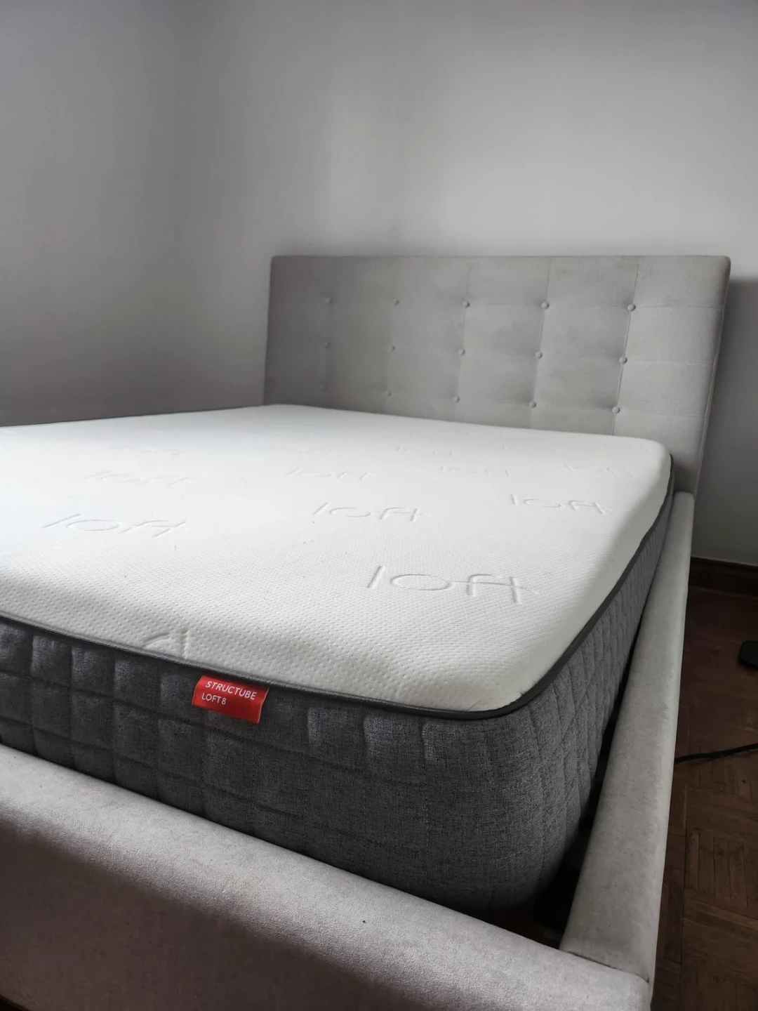 Queen size bed + mattress - photo 2