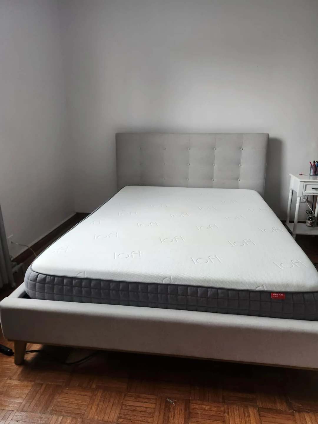 Queen size bed + mattress - photo 4